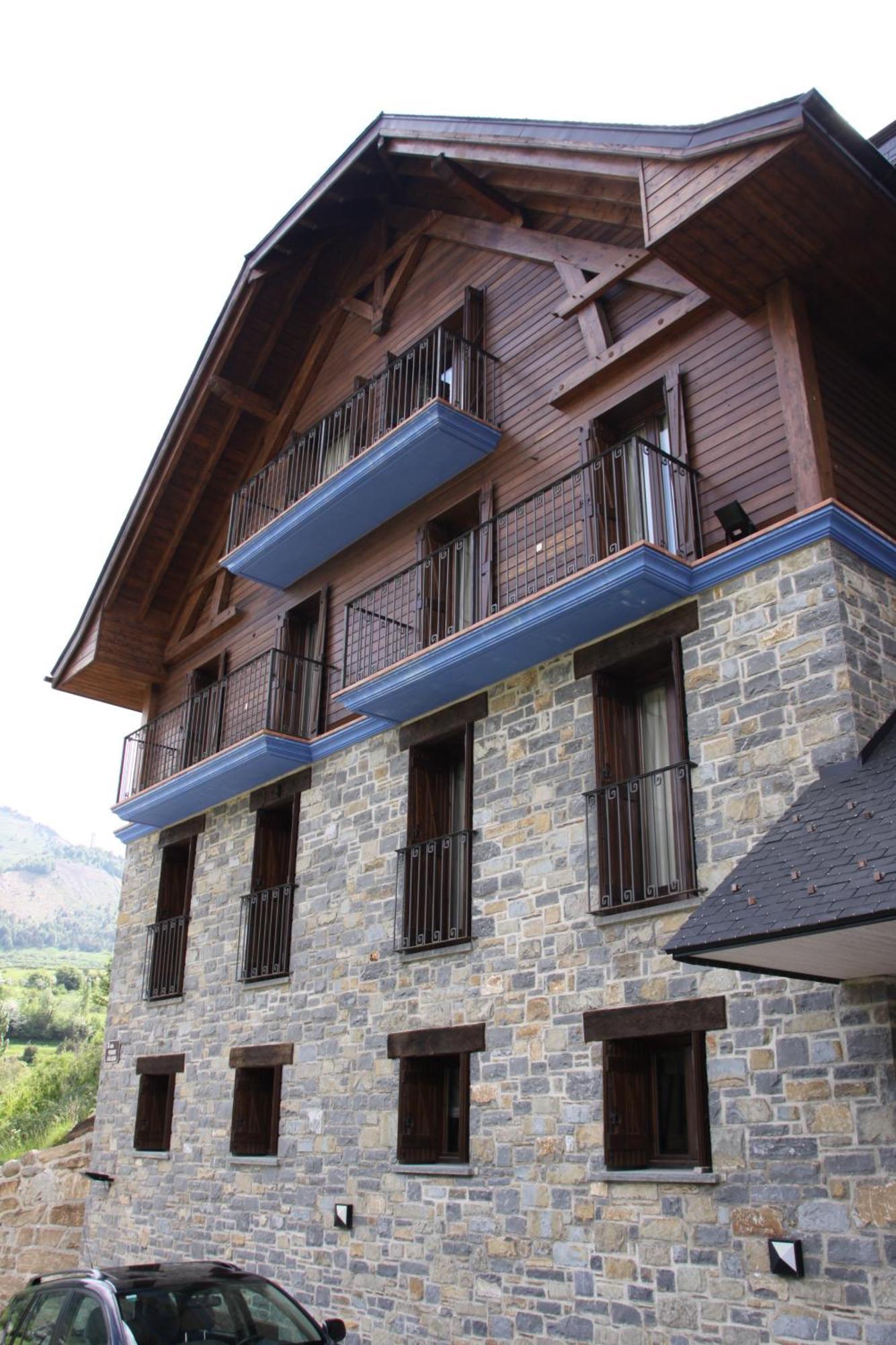 Sallent de Gállego Apartahotel Tres Quinones المظهر الخارجي الصورة